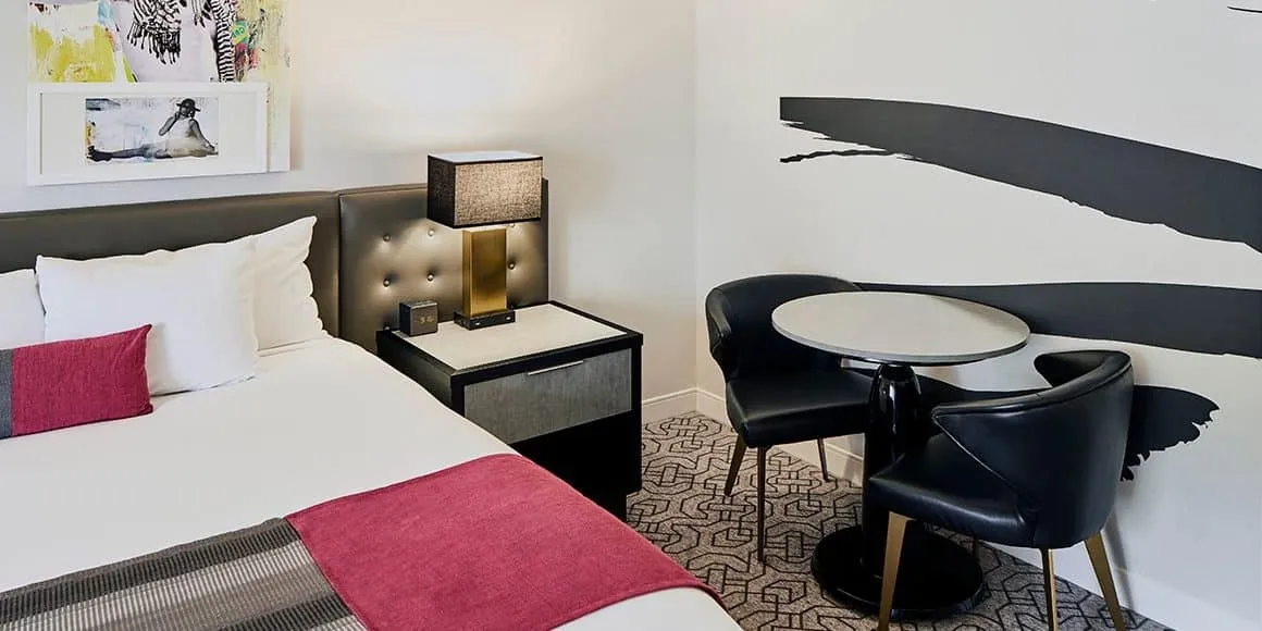 Ultra Hip Room