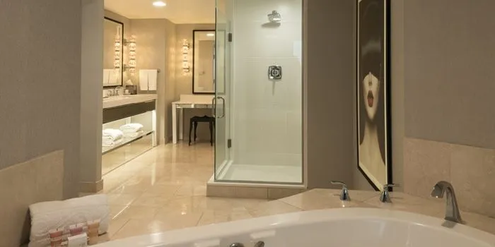 Ultra Panorama Suite Bathroom