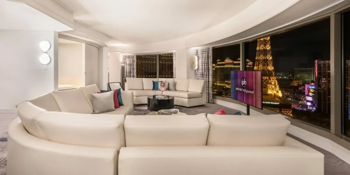 Ultra Panorama Suite Living Room