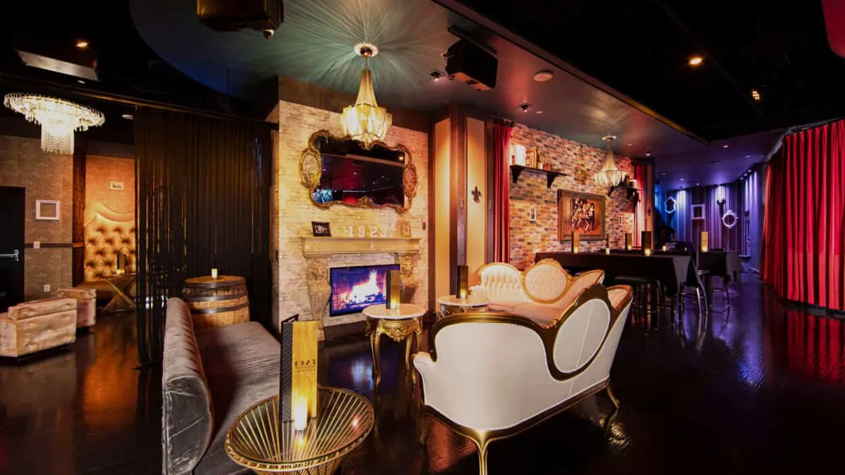 1923 Bourbon Bar