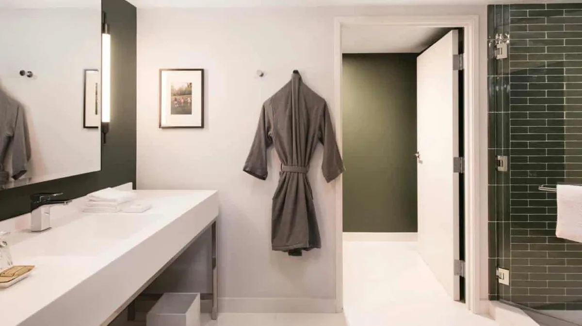 Nighthawk Suite Bathroom