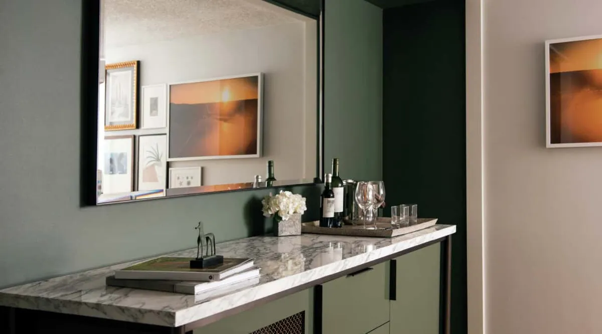 Nighthawk Suite Wet Bar