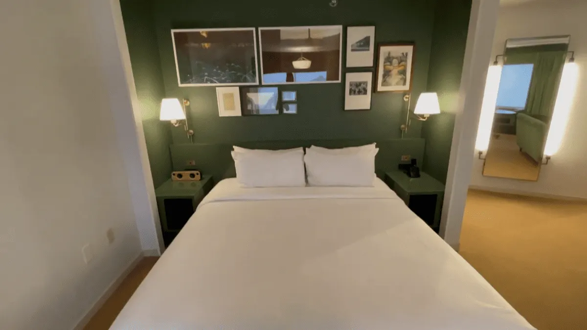 Kingbedroom at Nighthawk Suite