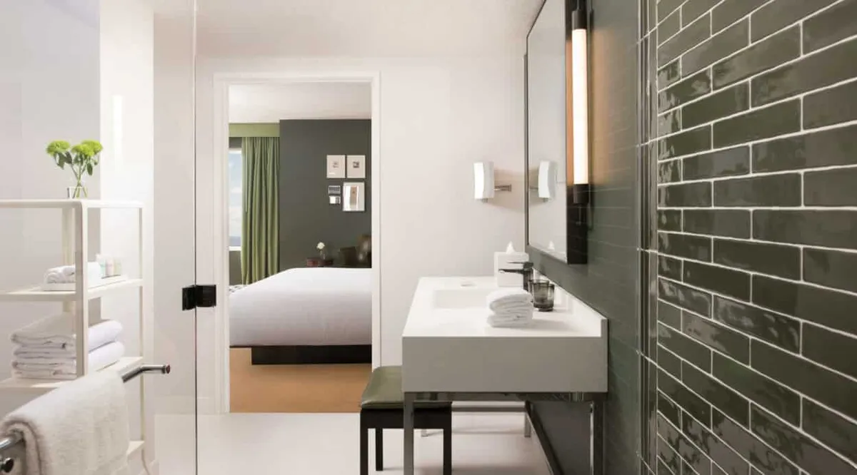 Skylark Suite Bathroom