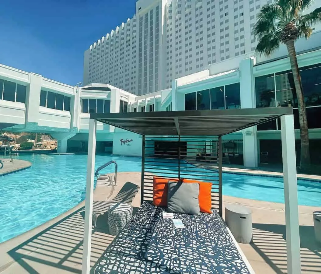Daybed at Tropicana