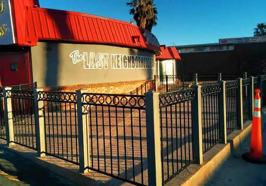 Dino’s Lounge