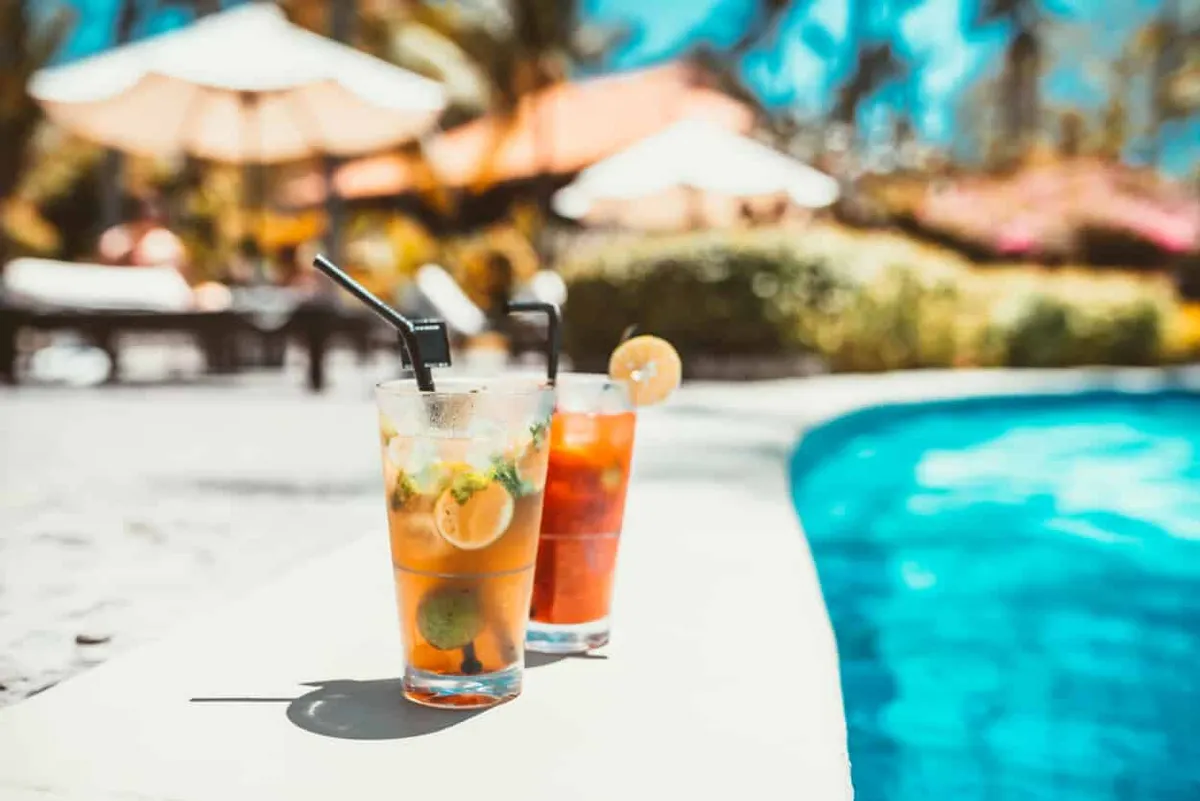 Drinks in Blu Pool