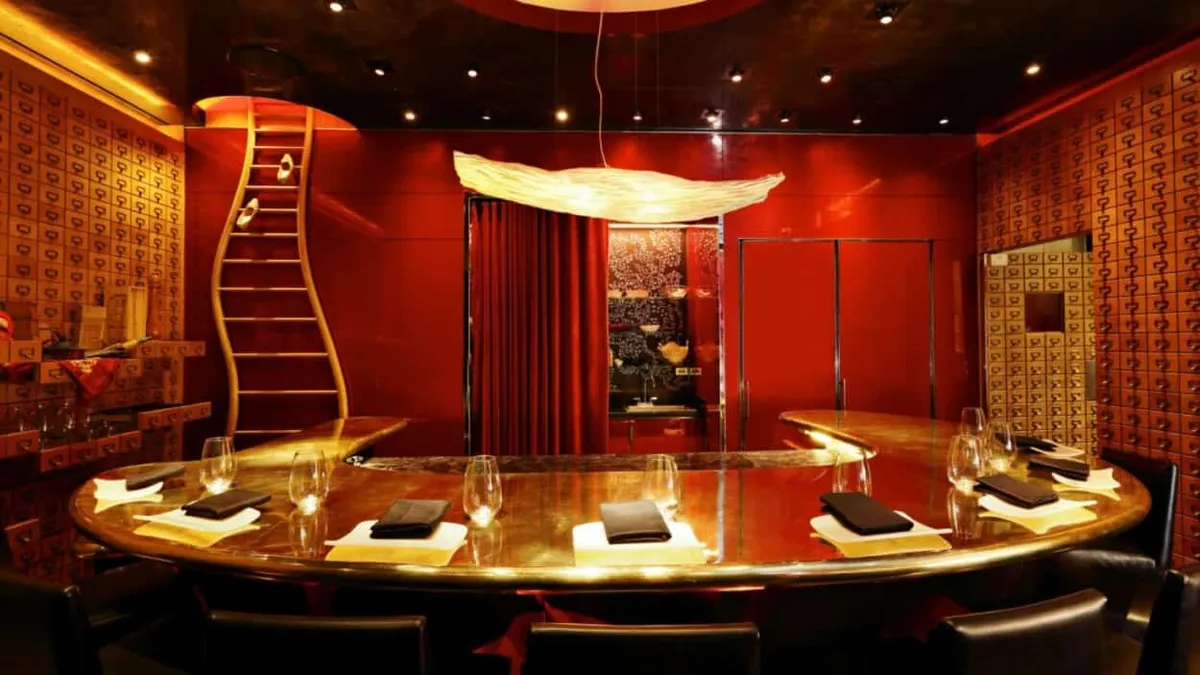 é by Jose Andréas Dining Area