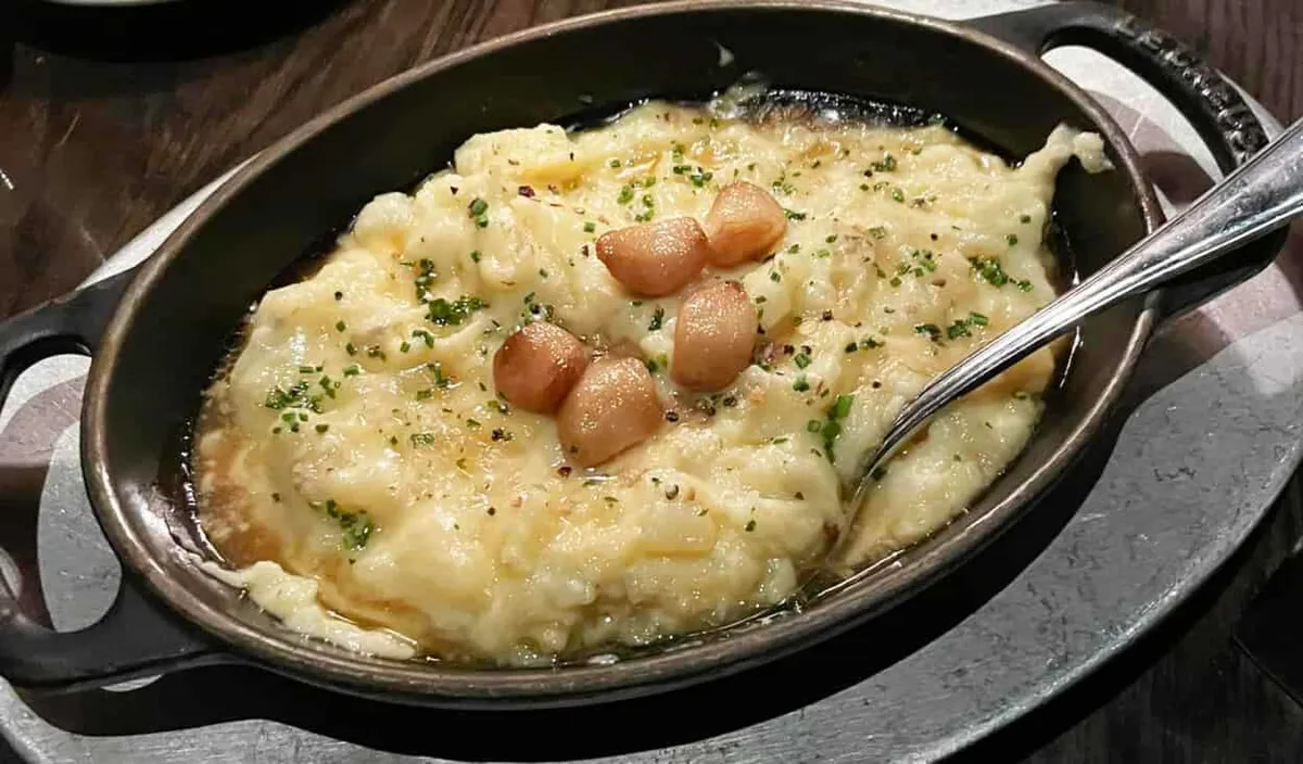 Entrees at Bavette’s Steakhouse & Bar