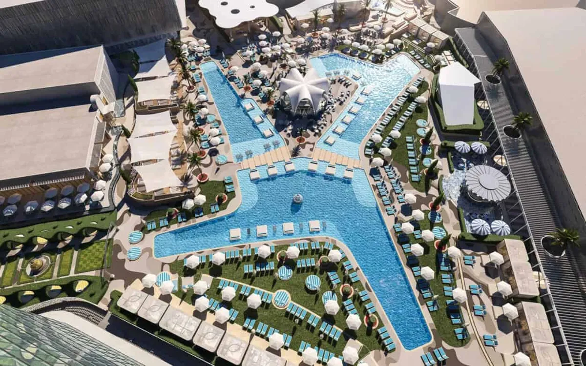 Fountainebleau Las Vegas Pool Area