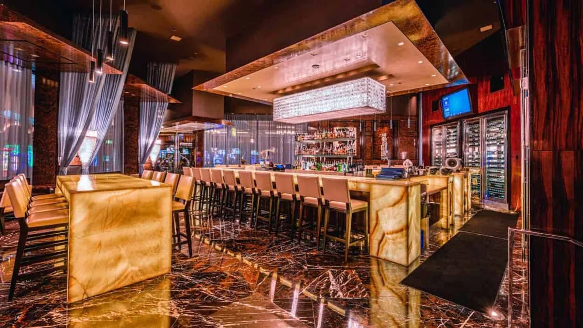 Hanks Bar