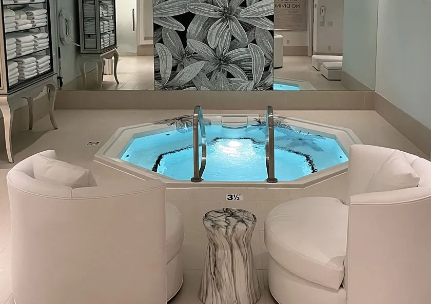 oleksandra jacuzzi