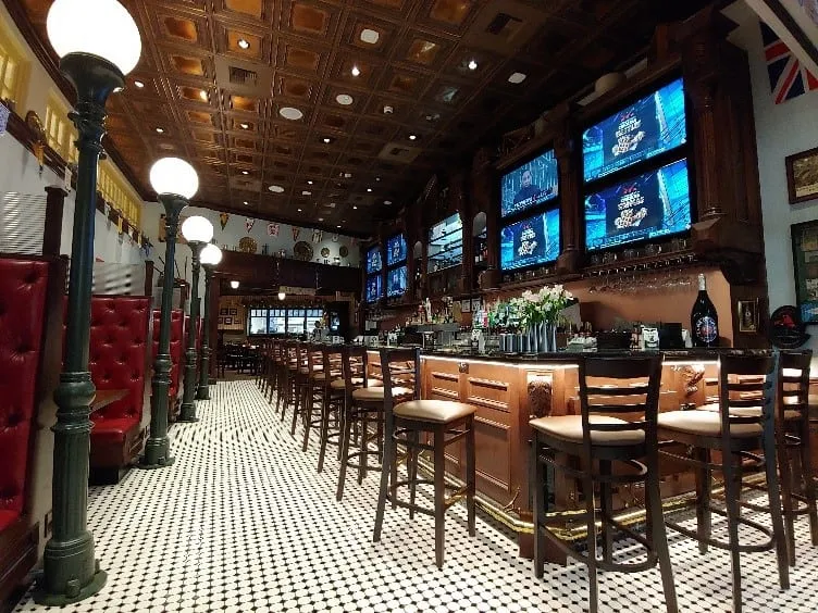 royal b happy hour