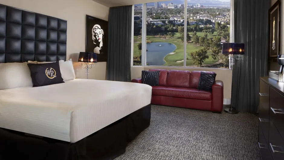 Signature King Room Bedroom