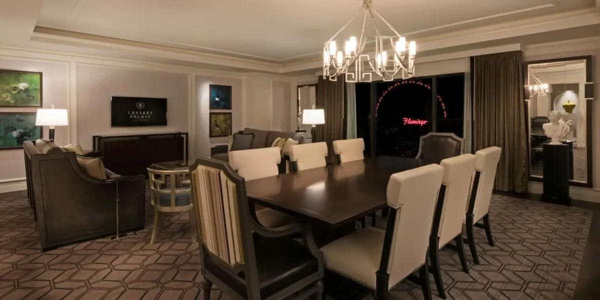 Augustus Premium Studio Dining Room
