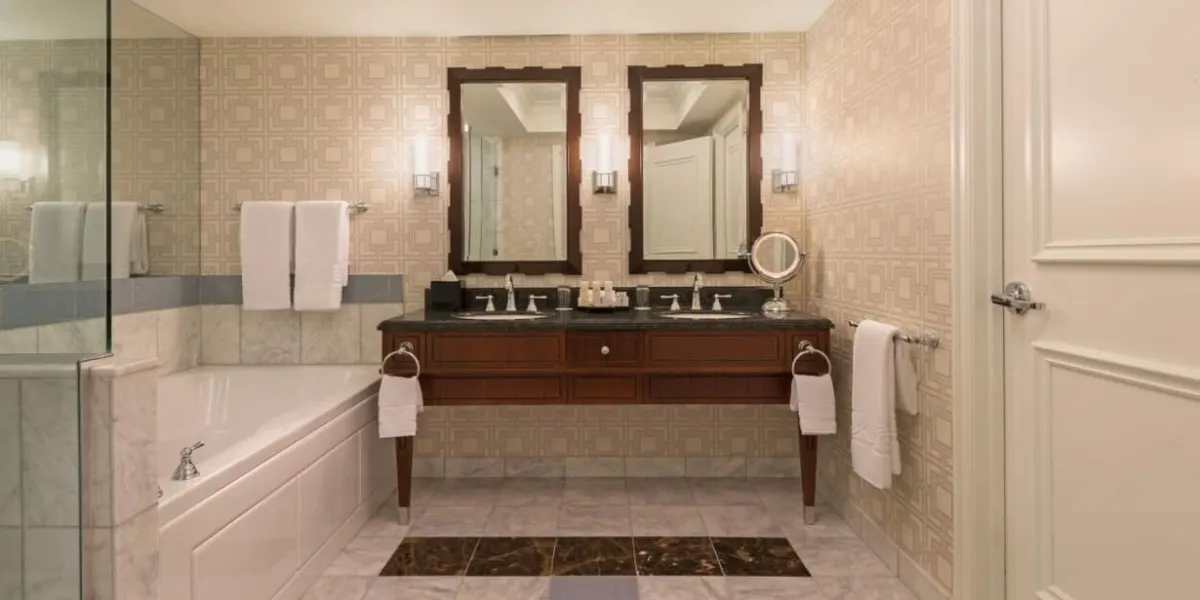 Augustus Premium Suite Bathrooms