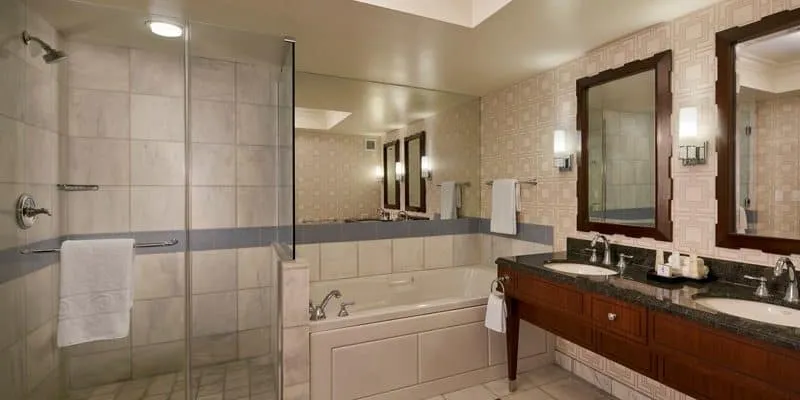 Augustus Premium Suite Bathtub
