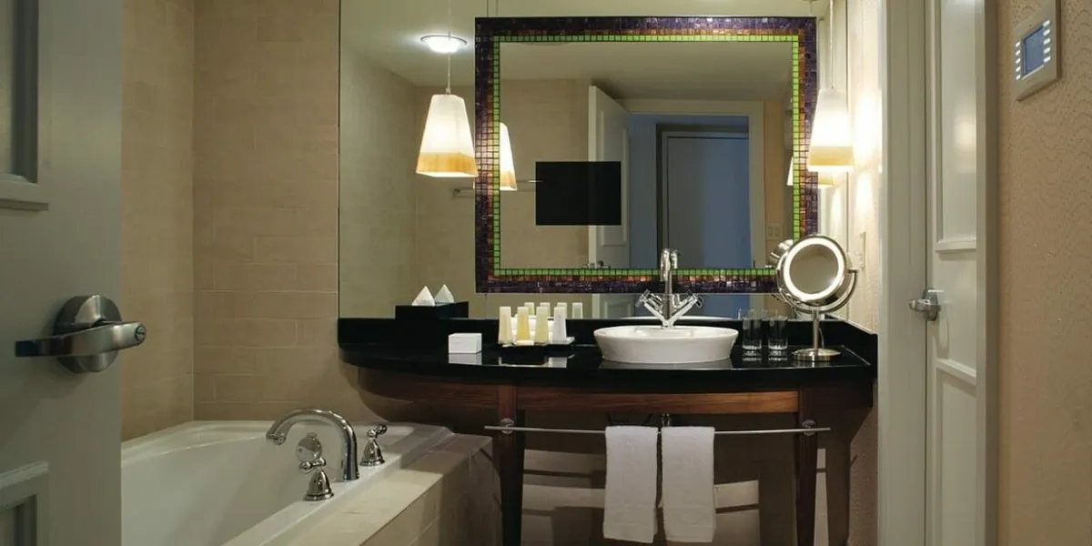 Forum Tower Rooms & Suites Bathroom