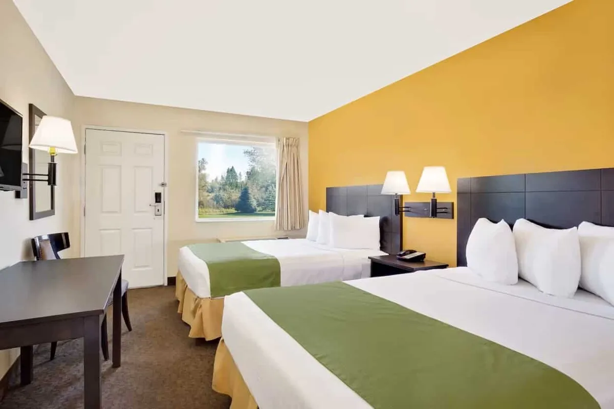 Howard Johnson by Wyndham Las Vegas Bedroom