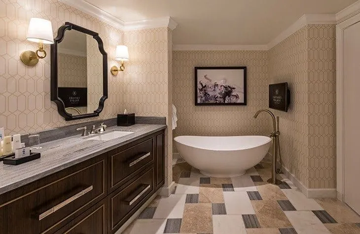 Julius Deluxe Room Bathroom