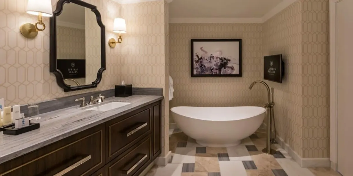 Julius Premium Suite Bathrooms