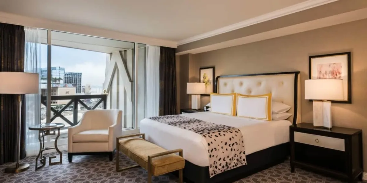 Julius Premium Suite Bedroom