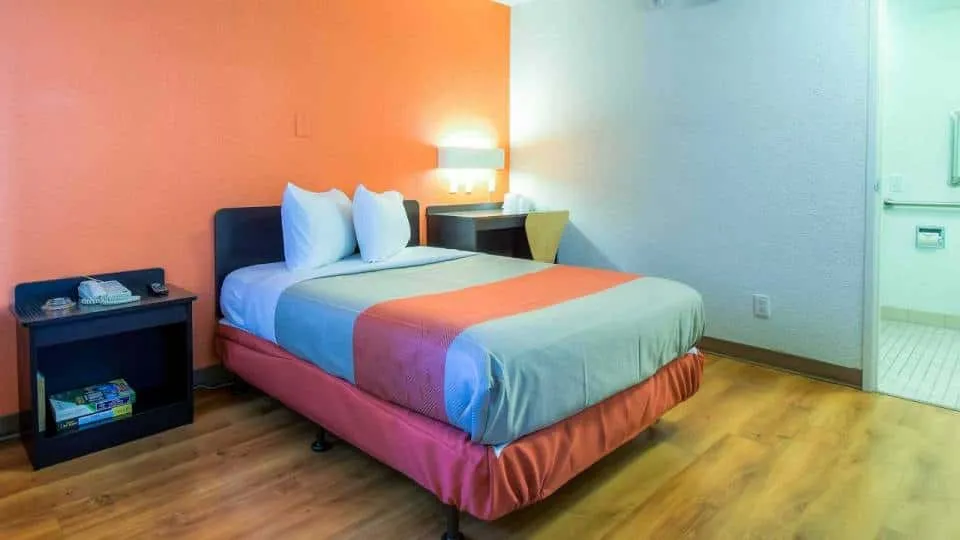 Motel 6 Las Vegas/Tropicana Bedroom