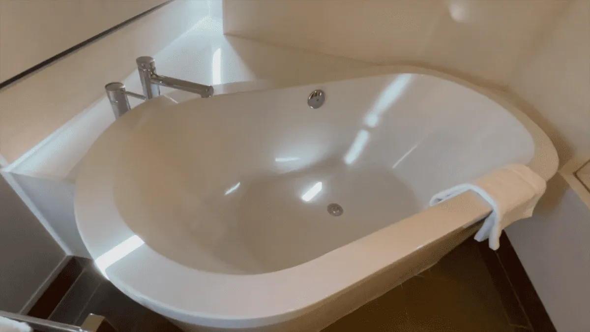 Panoramic Suite Bathtub