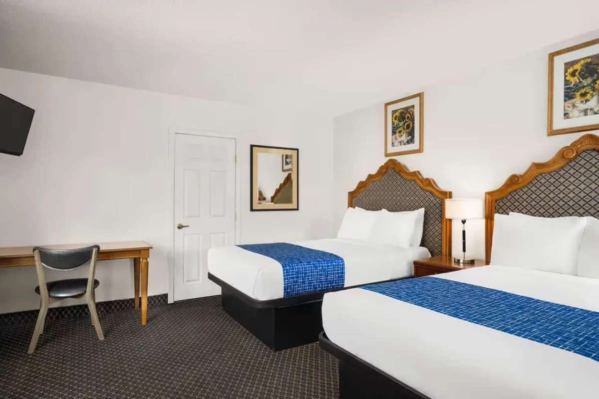 Travelodge by Wyndham Bedroom