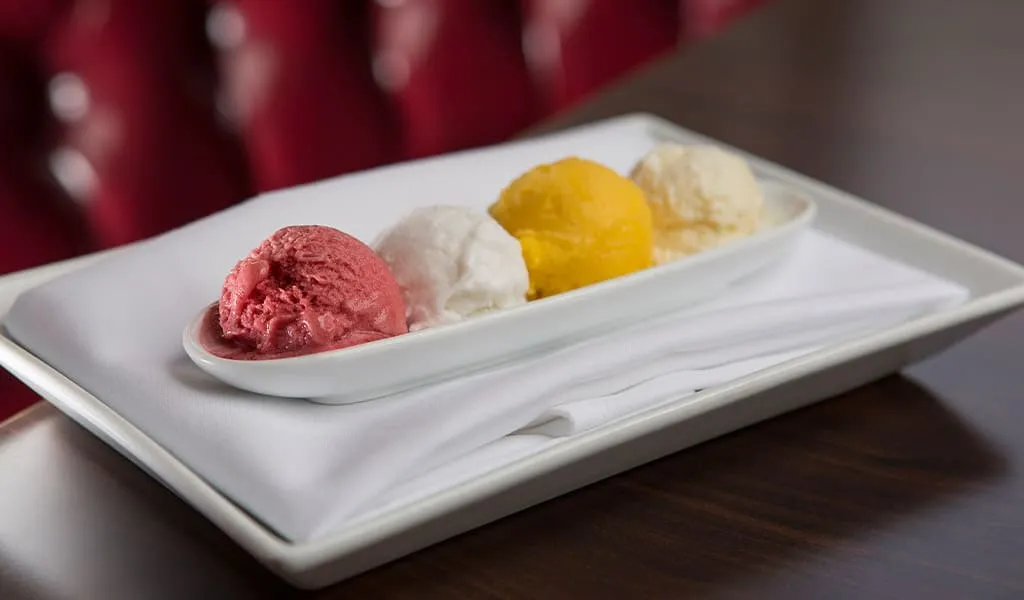 Desserts at Oscar’s Steakhouse