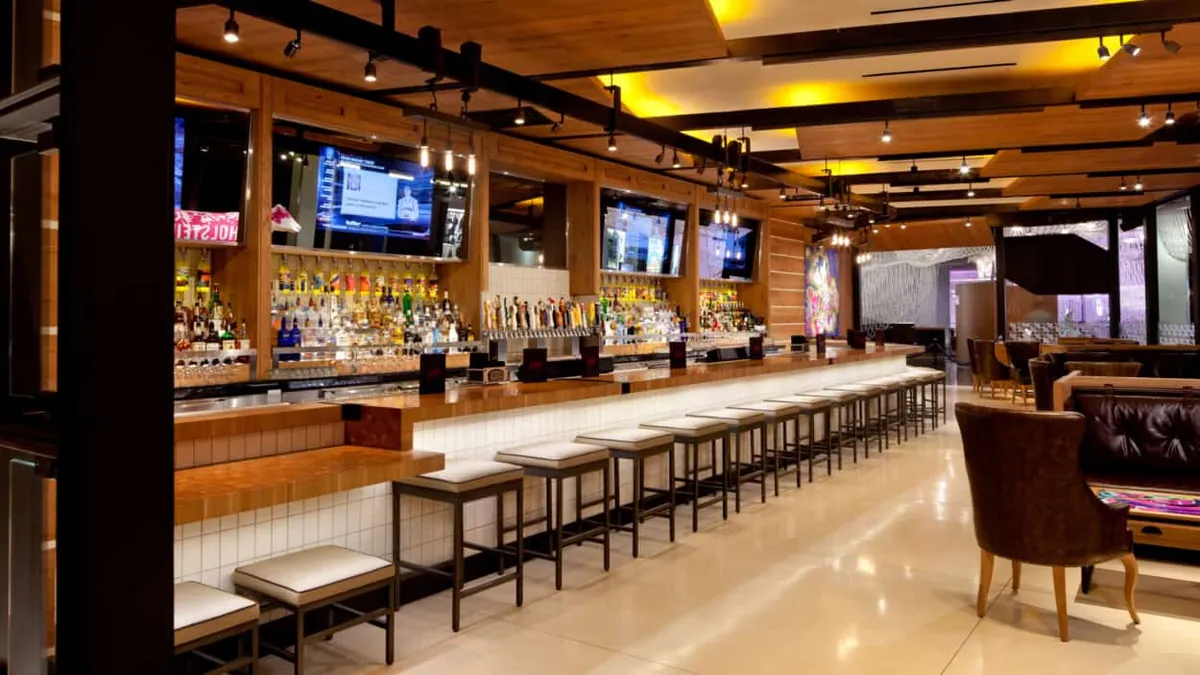 Holsteins Bar