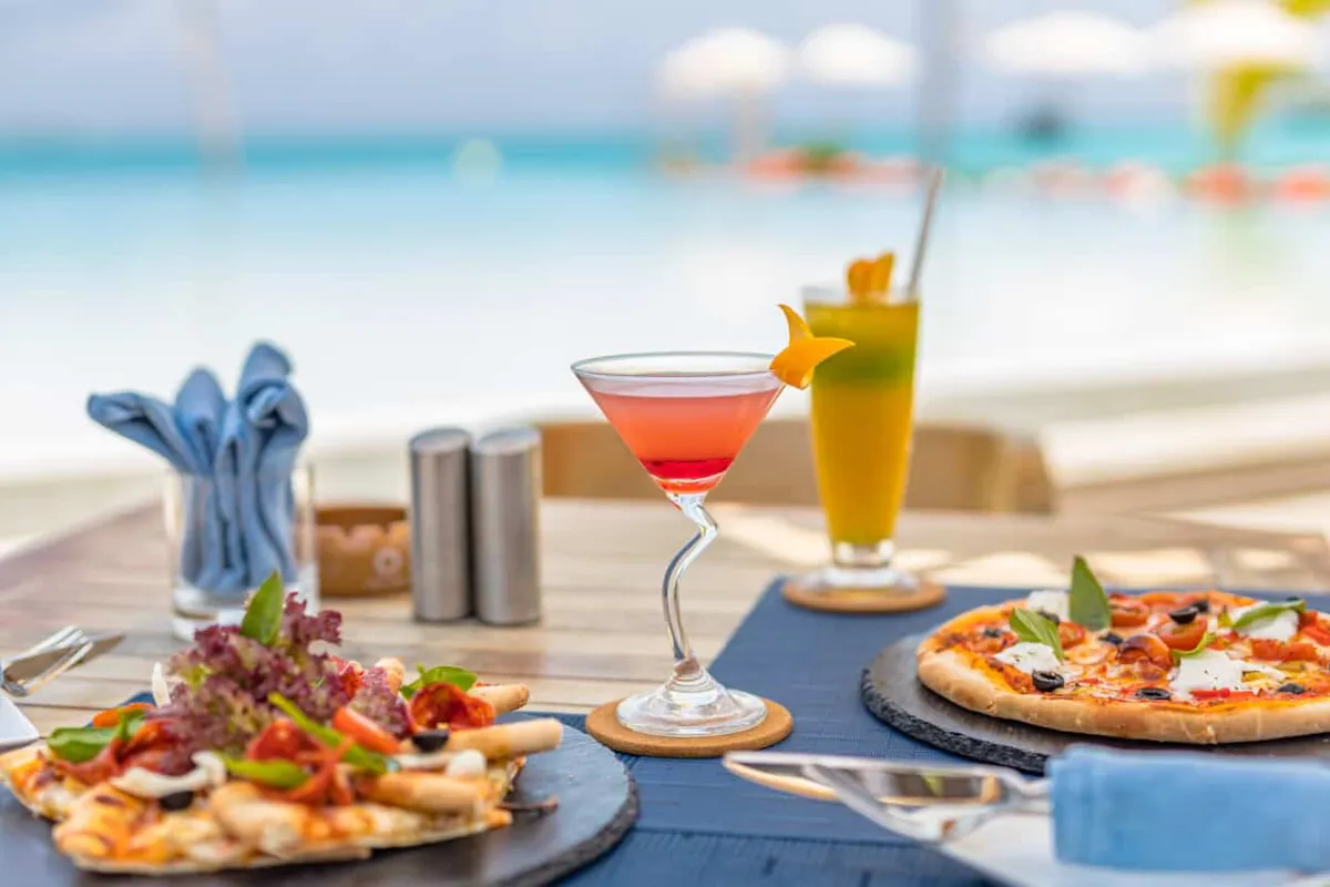 Palms Pool Food and Drinks