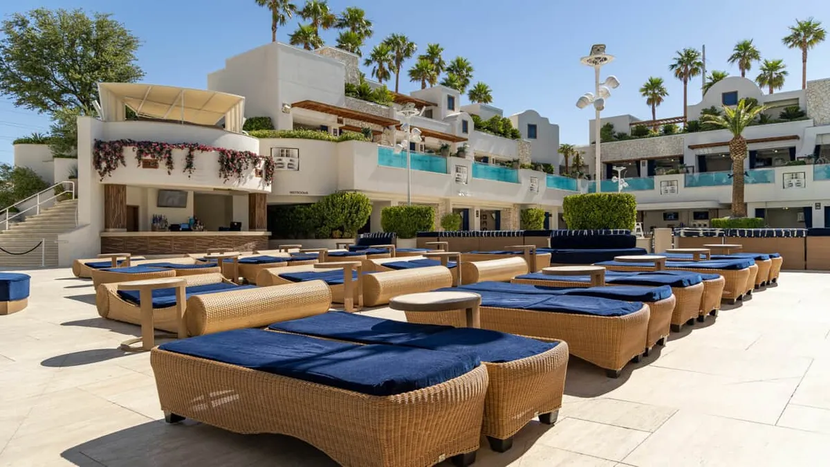 Soak Pool Day Beds