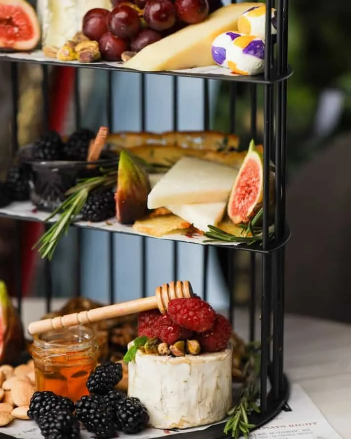 Birdcage Aux Fromages