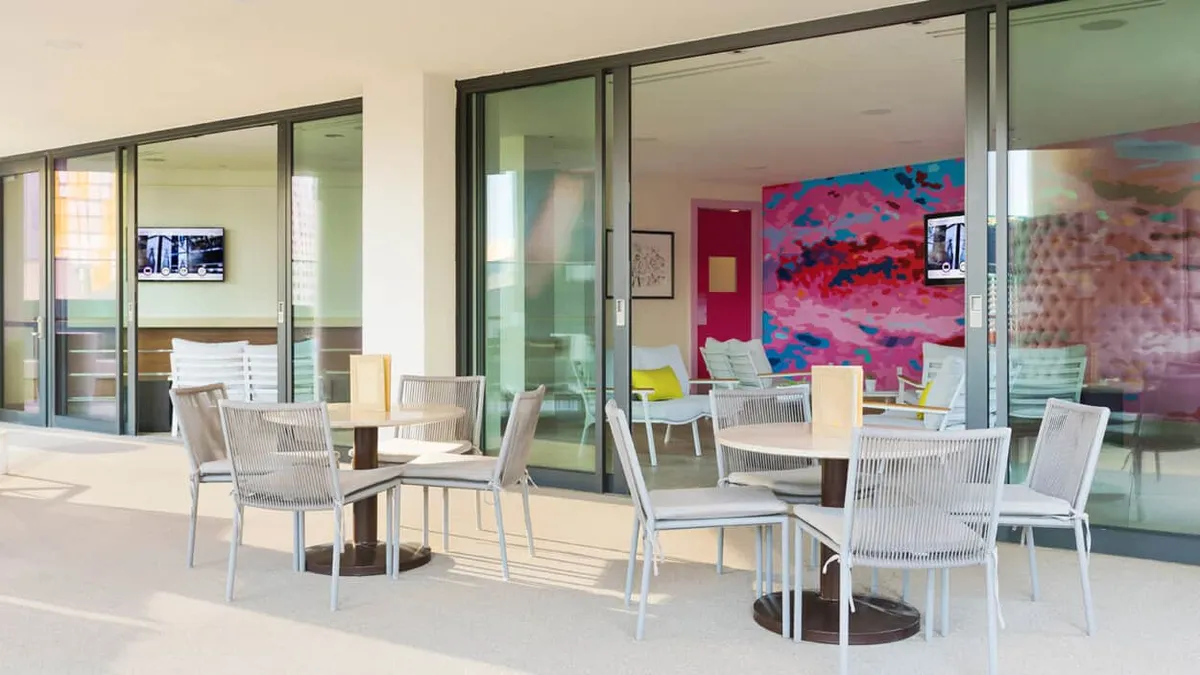 Boulevard Terrace Lounge