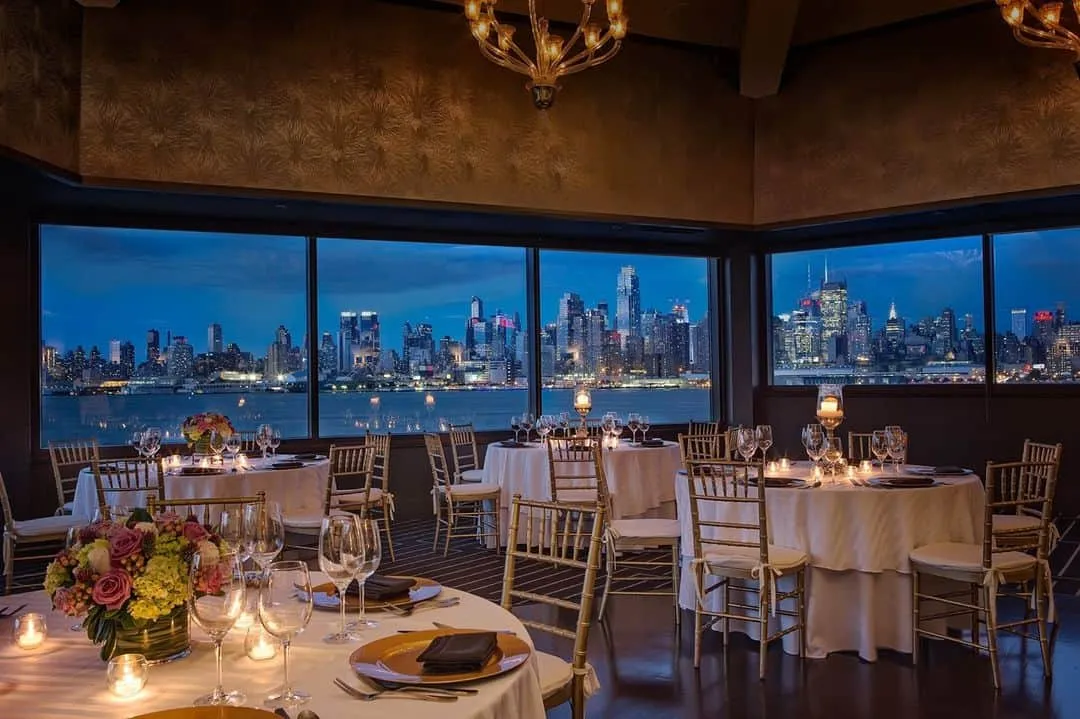 ChartHouse Dining Area