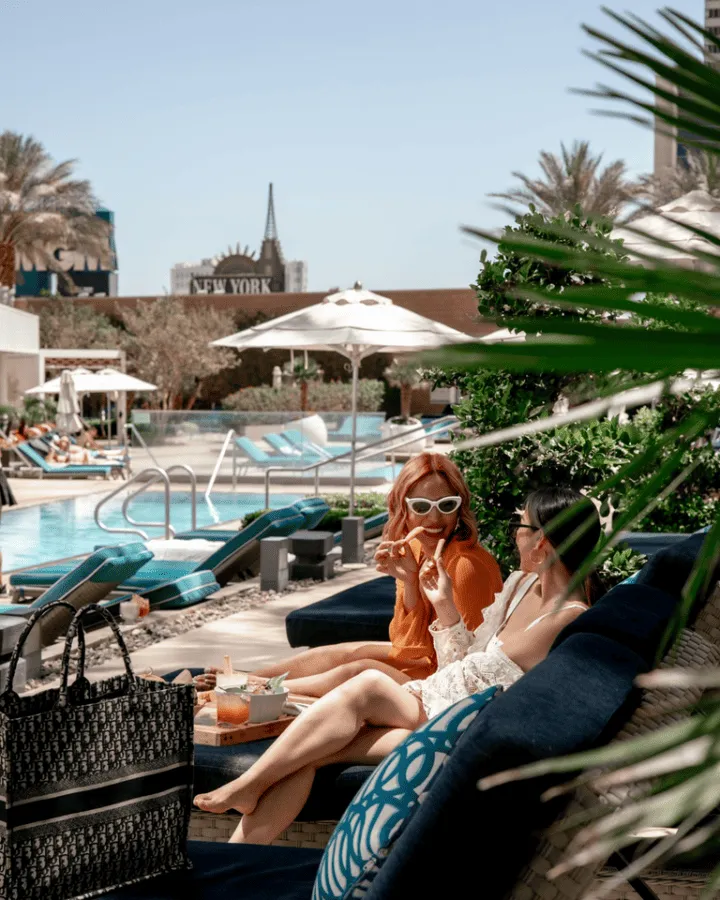 Waldorf Astoria Pool Atmosphere