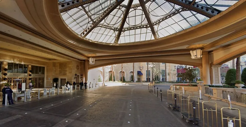 Palazzo valet parking porte cochere