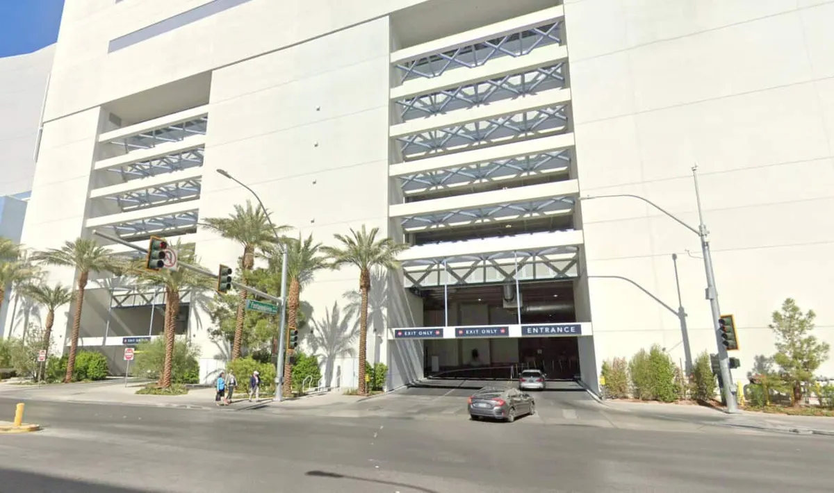 Fontainebleau Las Vegas self parking garage
