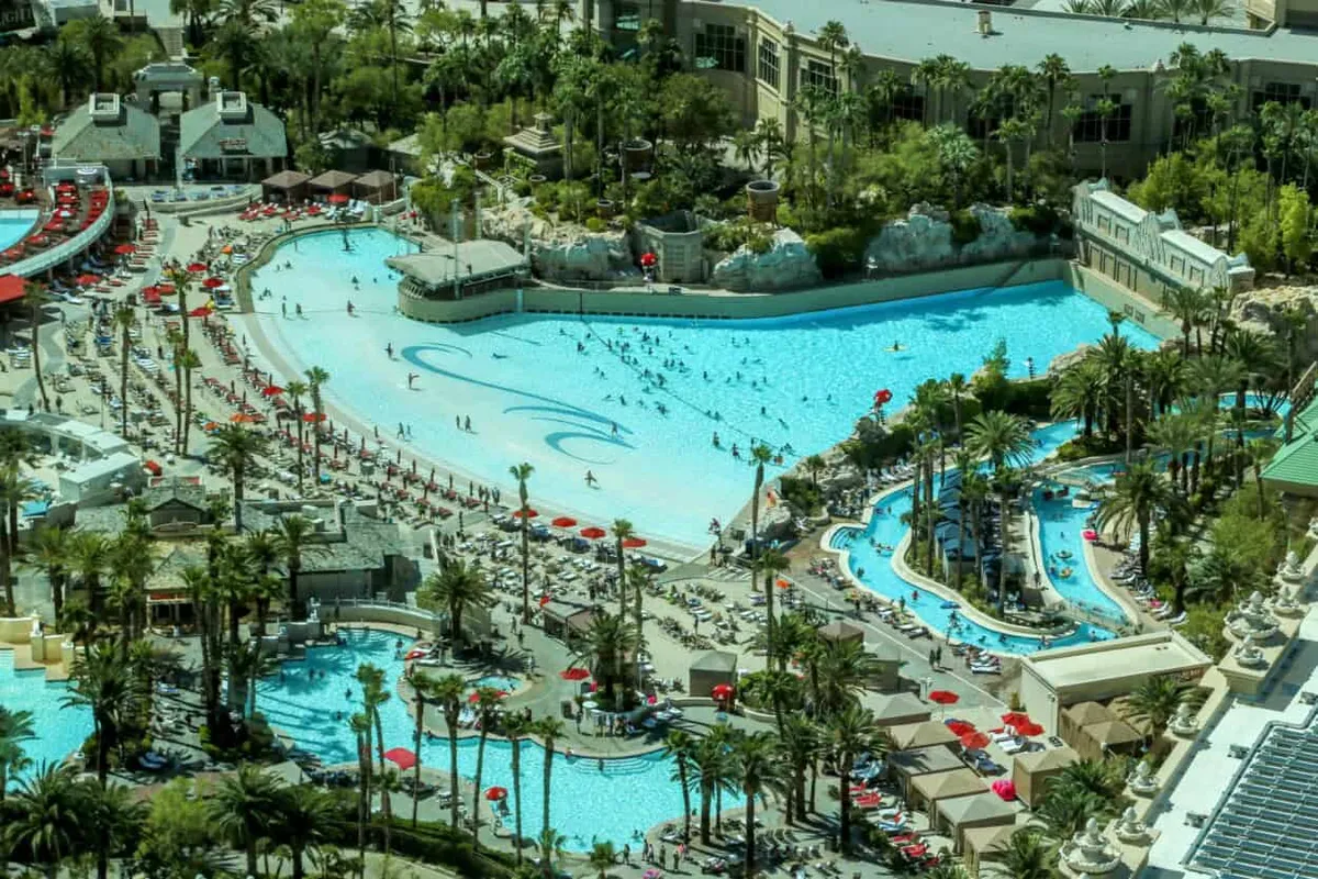 Mandalay Bay beach and wave pool